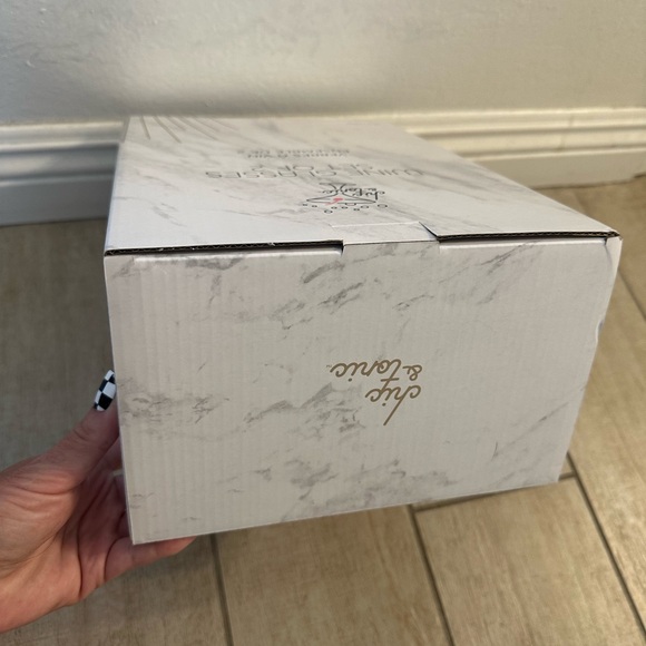 NIB CHIC & TONIC Colored Wine Glasses - Set of 2 - Picture 8 of 11